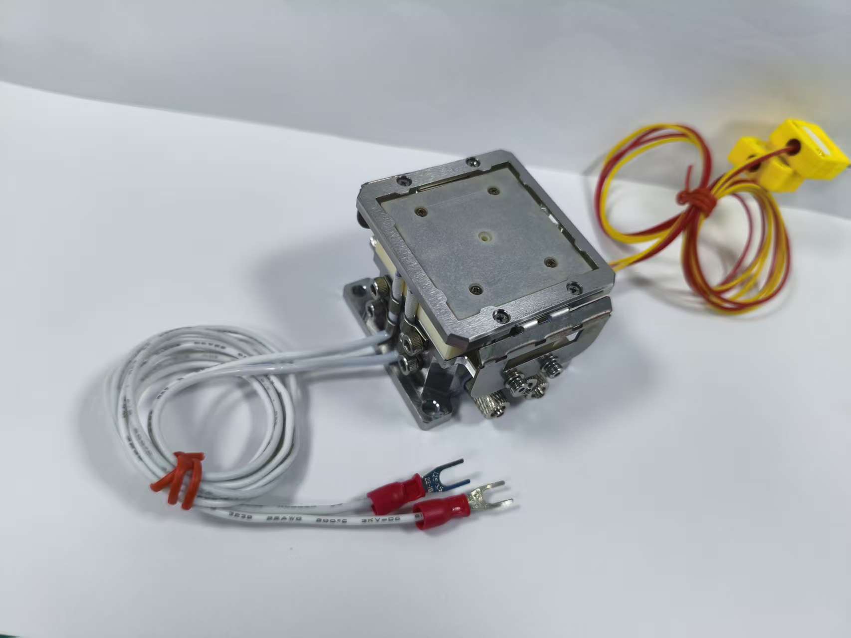 CERAMERIC SEMIXICON Aluminum Nitride (AlN) Pulse Heater